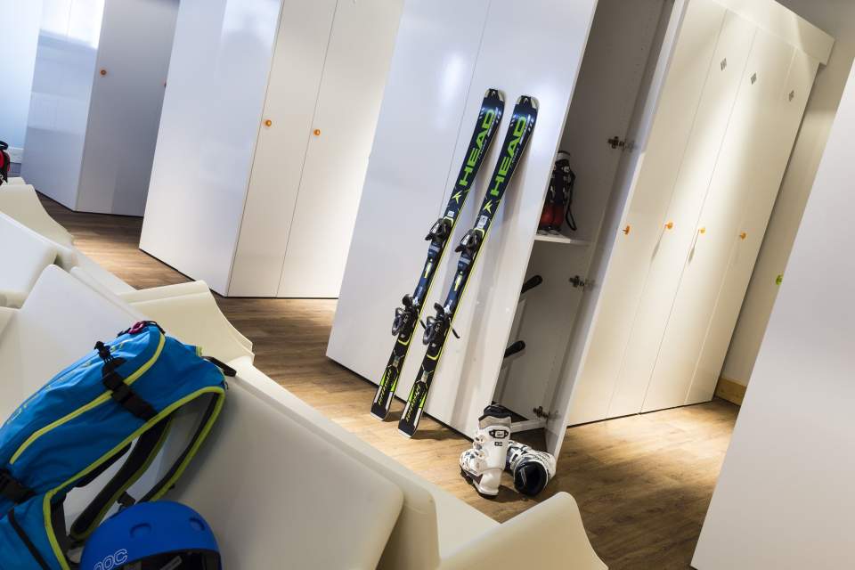 Ski Shop in Koh-I Nor Hotel